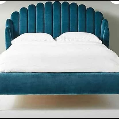 Teal scallop bed